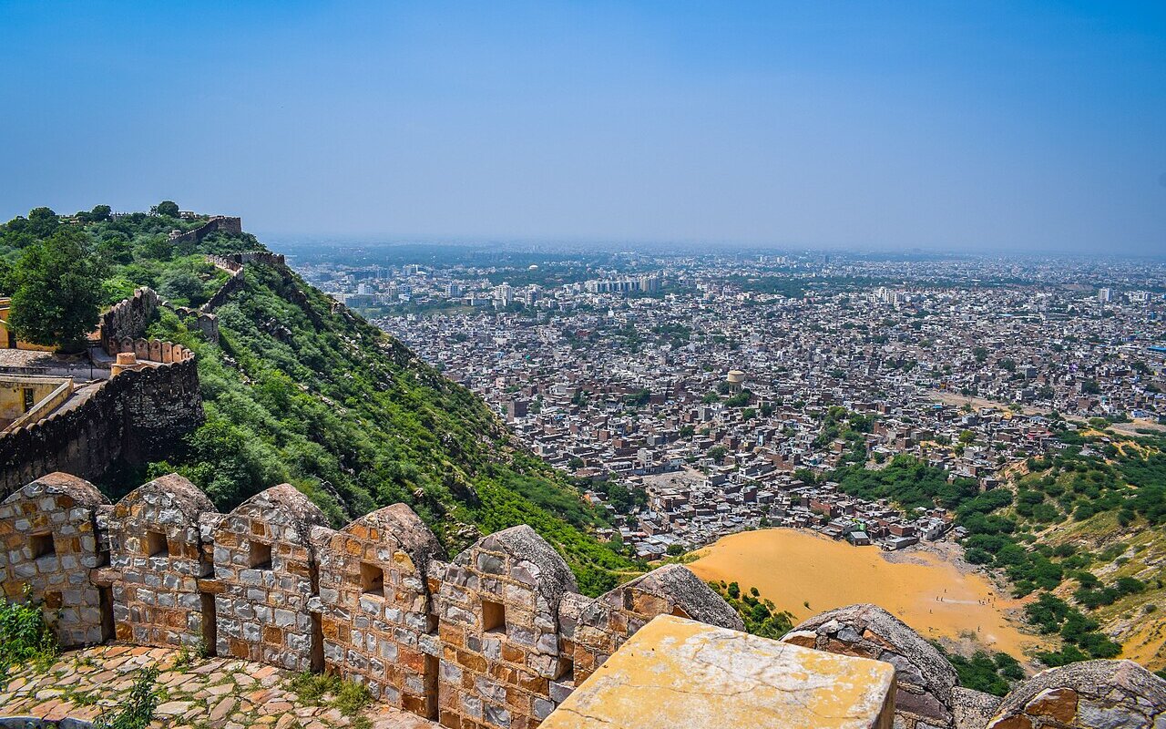 उदयपुर में अगस्त क्रांति दिवस और विश्व आदिवासी दिवस पर शहीदों को श्रध्दांजलि, गांधी प्रतिमा पर पुष्पार्पण