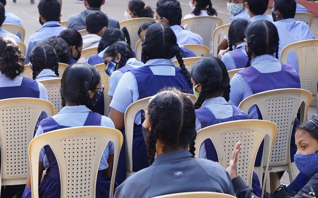 कर्नाटक में स्कूलों में एआई शिक्षा की शुरुआत: ‘एआई अक्षरा अभियान’ का ऐलान
