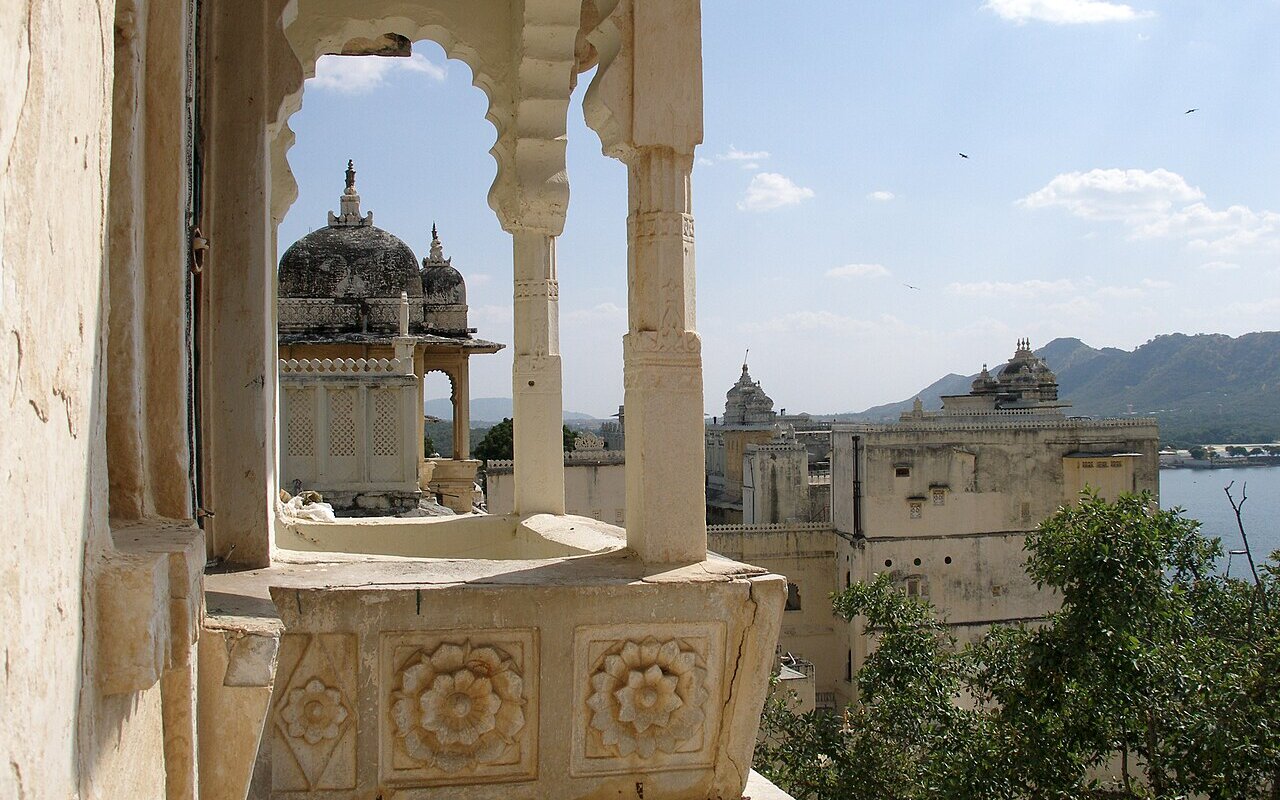 साइकिल योजना में नियम परिवर्तन से कई छात्राओं की हिस्सेदारी खतरे में: गहलोत ने उठाए सवाल