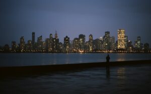 インド上位企業の時価総額、上位10社のうち5社で約1兆ルピー相当が消失—市場の揺らぎが示すもの