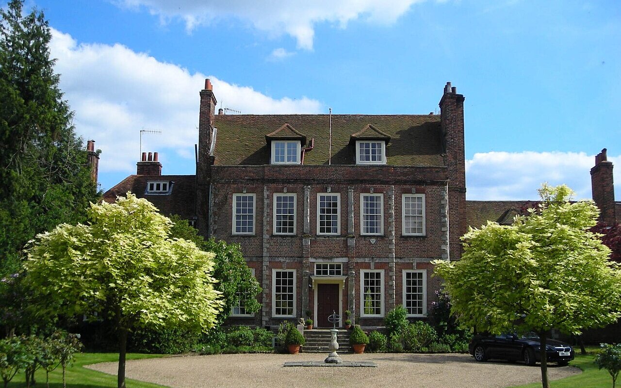 El testamento de Dame Maggie Smith asigna 16 millones de libras y una casa de campo en Sussex a sus dos hijos