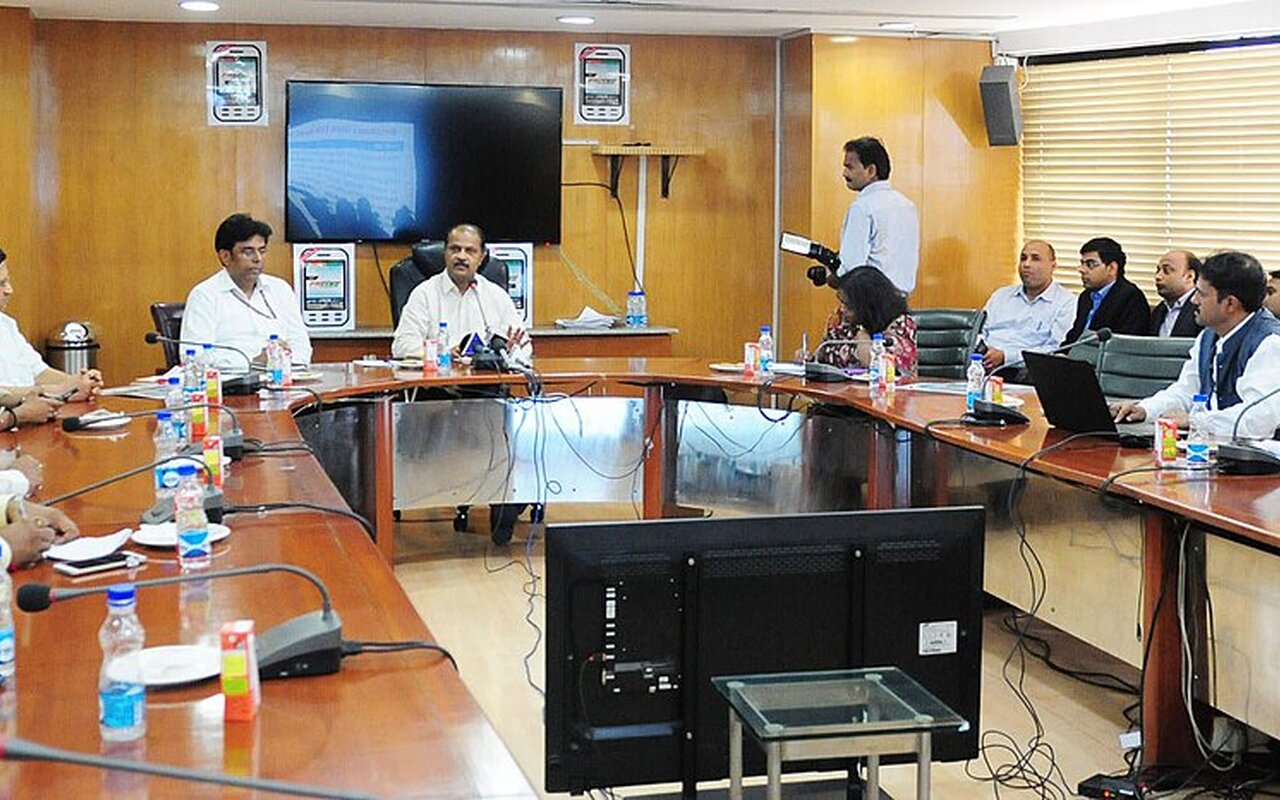 NHAI व MyGov ने रोड सेफ्टी मास्कॉट डिजाइन प्रतियोगिता शुरू की — उद्देश्य जनजागरूकता बढ़ाना