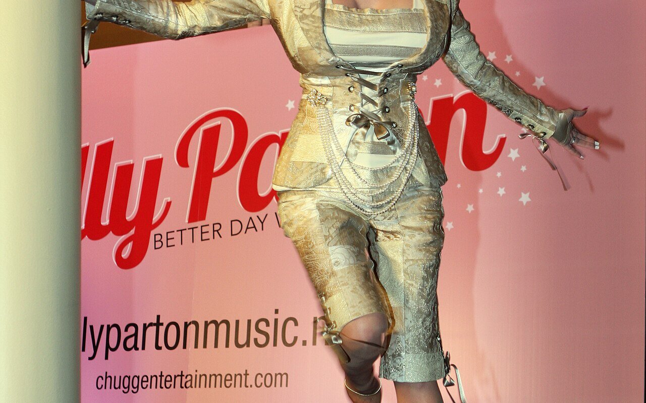 Reports about Dolly Parton’s “final six months” and a private cancer battle: what the entertainment world is reading