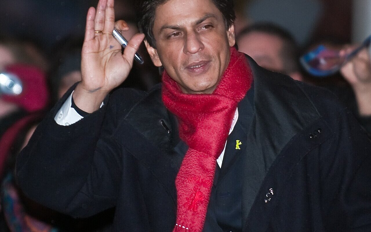 Shah Rukh Khan shares Independence Day message and photograph, prompting social media attention