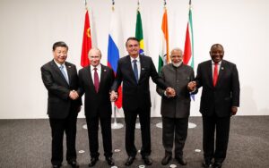 Un informe proyecta que India podría superar a China en consumidores acomodados hacia 2036